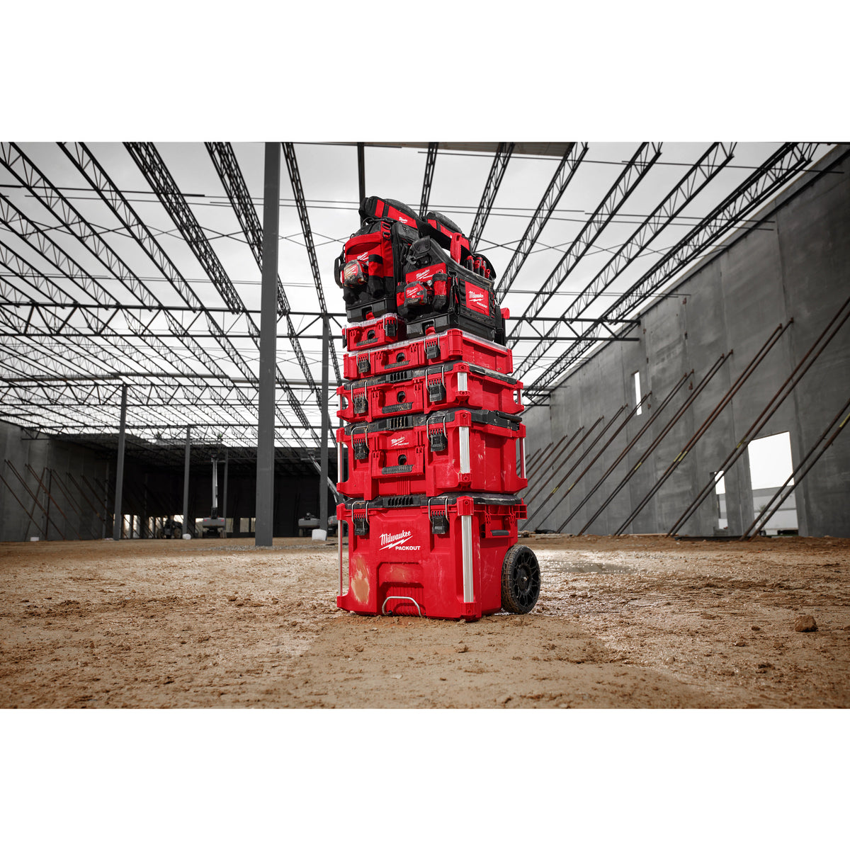 Milwaukee PACKOUT™ Rolling Tool Box (48-22-8427)
